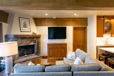 Photo 3 - Luxury One Bedroom with Hot Tub