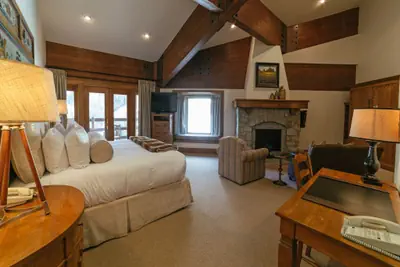 Photo 4 - Luxury King Room