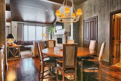 Photo 5 - Premium Luxury Two Bedroom Suite with Mountain Views