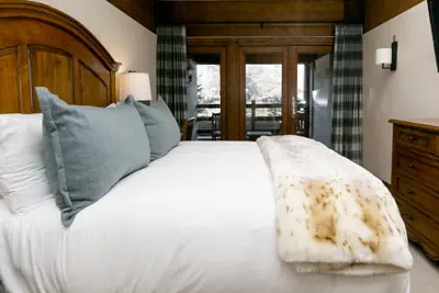 Photo 2 - Deluxe King Room with Deck