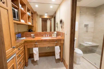 Photo 4 - One Bedroom King Suite