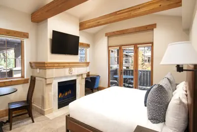 Photo 3 - Deluxe One Bedroom King Suite