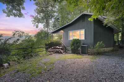 Photo 4 - Modern Pet Friendly Cabin in Waynesville- Blue Ridge Lookout