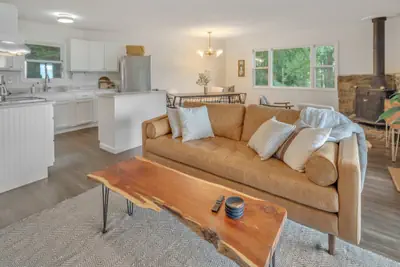 Photo 2 - Modern Pet Friendly Cabin in Waynesville- Blue Ridge Lookout