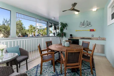 Photo 3 - Bonita Paddle A: Balcony & Amenities