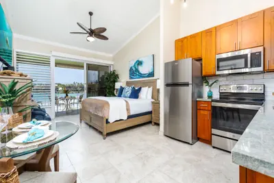 Photo 3 - Napili Shores A203 Ocean Front Studio