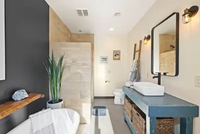 Photo 2 - Dreamspace - Hot Tub, Fire Pit, 5 Min. to Park
