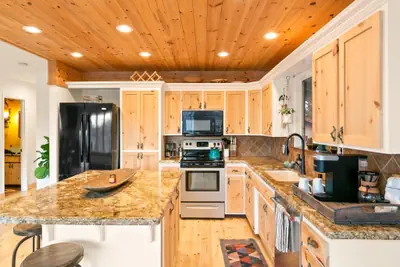 Photo 5 - High View Haven - Hot Tub, Fire Pit & BBQ in Joshua Tree!
