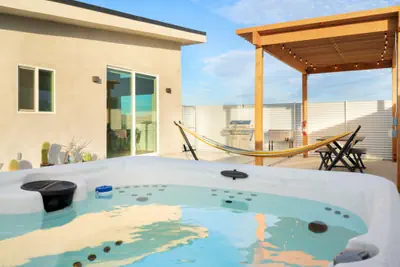 Photo 3 - Sun Oro Joshua Tree - Hot Tub, BBQ, Fire Pit & Gameroom