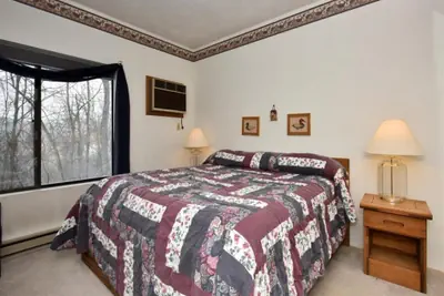 Photo 5 - Seven Springs 1 BR Deluxe Condo, Mountain Views!