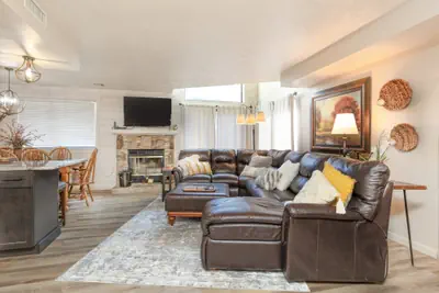Photo 2 - Seven Springs Meadowridge 3 Bedroom Premier Condo - Sleeps 10, Pet Friendly!