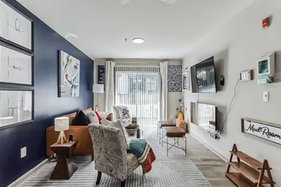 Photo 2 - Retro Chic Luxury Apt mins to ATL Braves Stadium
