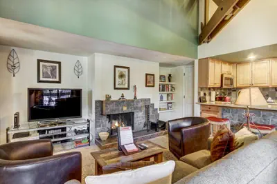 Photo 2 - 2BR/2BA Condo on Shuttle Route - Wild Irishman 1015 - Pool & more!