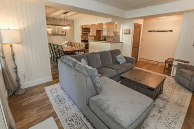 Photo 2 - Seven Springs 2 Bedroom Premium Condo, Pet Friendly!