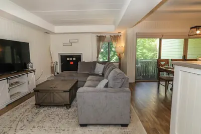 Photo 3 - Seven Springs 2 Bedroom Premium Condo, Pet Friendly!