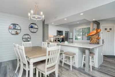 Photo 3 - Completely remodeled and open 18C Richmond Park