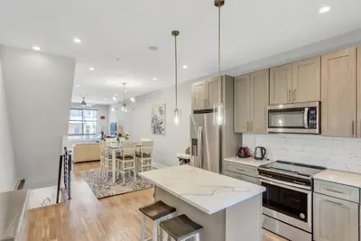 Photo 2 - LARGE and In Charge - 6 Bedroom stunner in University City - Philadelphia