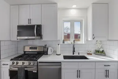Photo 2 - Modern Home Near Rosemont Allstate Arena O'Hare