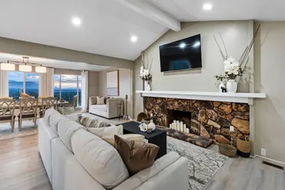 Photo 3 - Millcreek Luxe SKI-Villa: Scenic Fun & Games+View