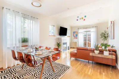 Photo 2 - FIFA 2026 3BR + Daybed Midway | Near Seattle & Vancouver