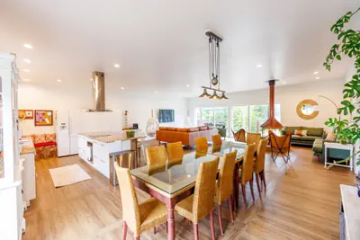 Photo 2 - OJoy Cove | Charming Waterfront Retreat