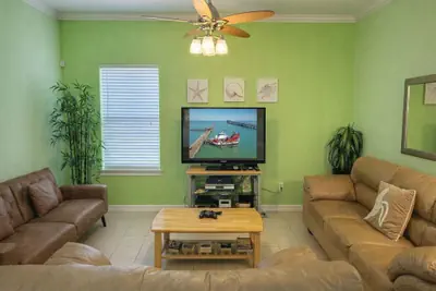 Photo 5 - 2BR 2 Kings, Steps to Beach, Entertainment SPI