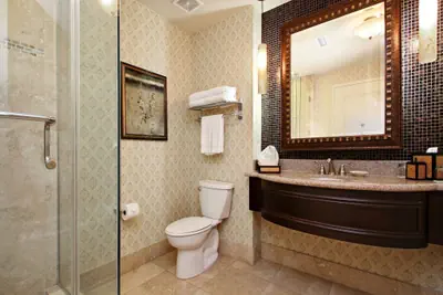 Photo 3 - Marina Inn - Grande Guest Room Queen
