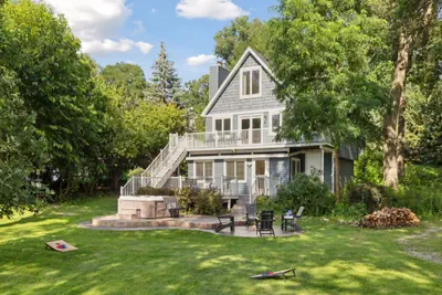 Photo 5 - Lakefront Retreat: Sauna, Hot Tub, Firepit & More