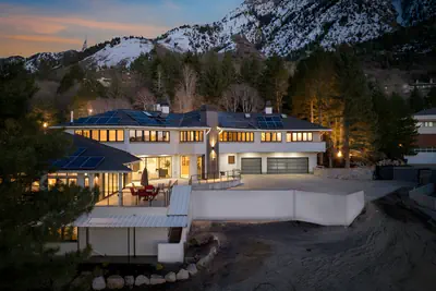 Photo 2 - Exclusive Luxury Resort: Heated Pool & Pickleballs