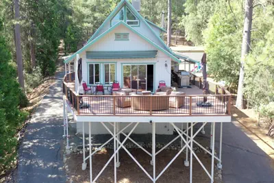 Photo 2 - Yosemite Gateway Cabin | Valley Views, Sleeps 10