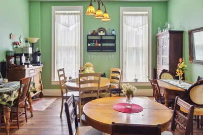 Photo 2 - Carroll Cottage at Main Street Bed & Breakfast