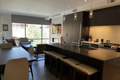 Photo 5 - Luxury 2 Bedroom Ski in Ski Out