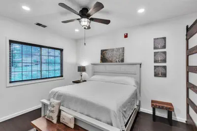 Photo 2 - 2nd Floor Front Side Signature Suite - 201
