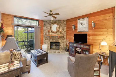 Photo 2 - Seven Springs Resort 1BR condo, shuttle to slopes!