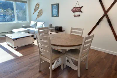 Photo 5 - Beautiful Renovated 1BR Lakeside Condo