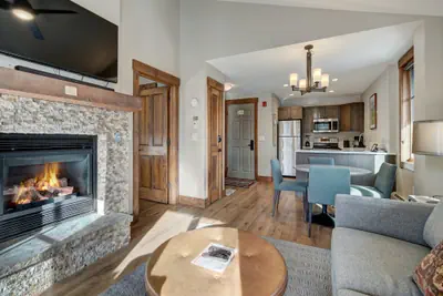 Photo 2 - Beautifully Updated Mountain Chic Condo