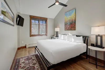 Photo 5 - Beautifully Updated Mountain Chic Condo