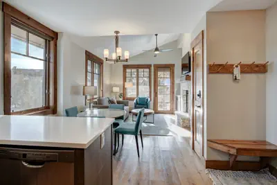 Photo 4 - Beautifully Updated Mountain Chic Condo