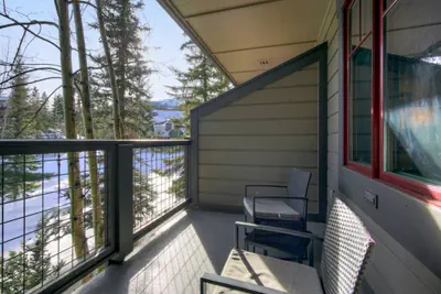 Photo 2 - Bright, Mountain Modern Breckenridge Condo