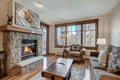 Photo 5 - Cozy Ski Chalet with Large Balcony
