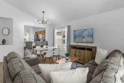 Photo 2 - 3 Bedrooms / 2 Bathrooms / Lake Berkley