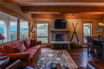 Photo 3 - 5th Floor 2BD/2BA Condo with Magnificent Views
