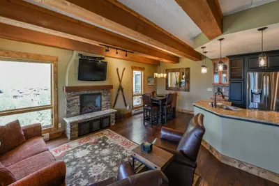 Photo 2 - 5th Floor 2BD/2BA Condo with Magnificent Views