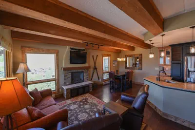 Photo 5 - 5th Floor 2BD/2BA Condo with Magnificent Views
