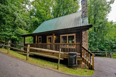 Photo 3 - Sunrise Woods Retreat