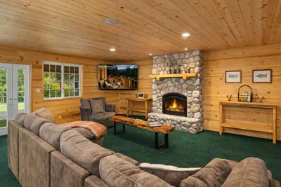 Photo 5 - River Road Lodge