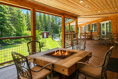 Photo 3 - River Road Lodge