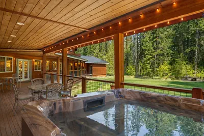 Photo 2 - River Road Lodge