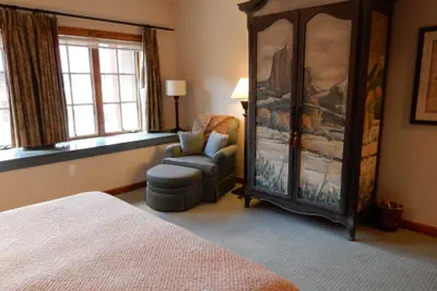 Photo 2 - Modern King Room in Heart of Mt. Crested Butte