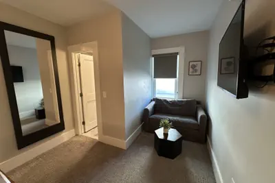 Photo 3 - Modern 1 Bed/1 Bath/ Downtown Pelham St